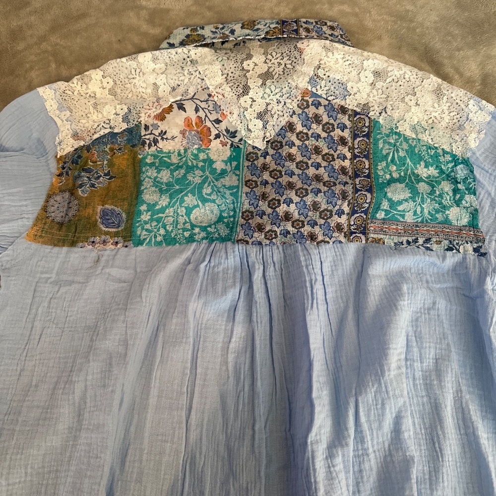 NWOT POL BUTTON LACE SILKY GAUZY BLOUSE BLUE SZ L - Picture 2 of 4